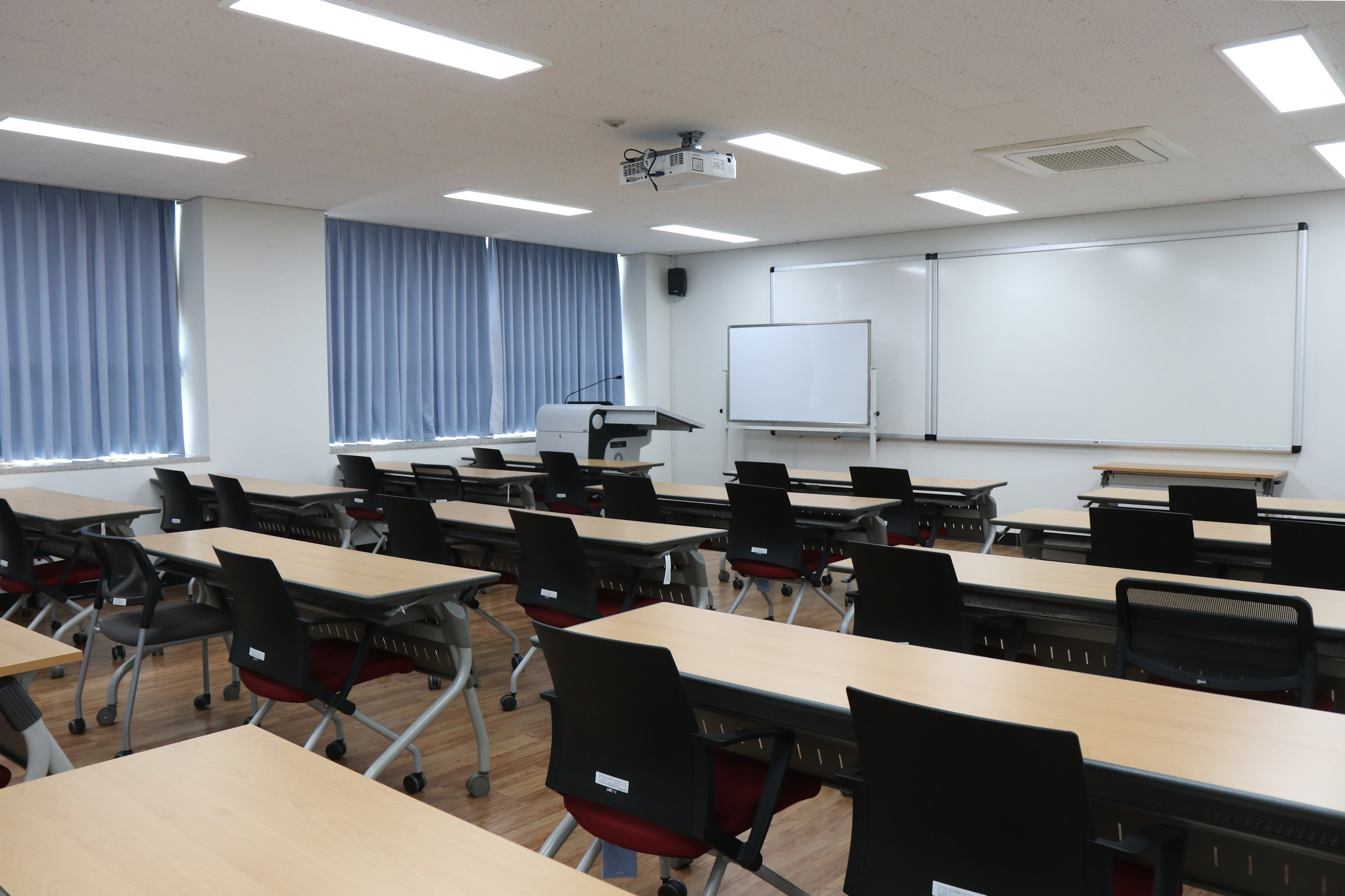 debriefing room  이미지